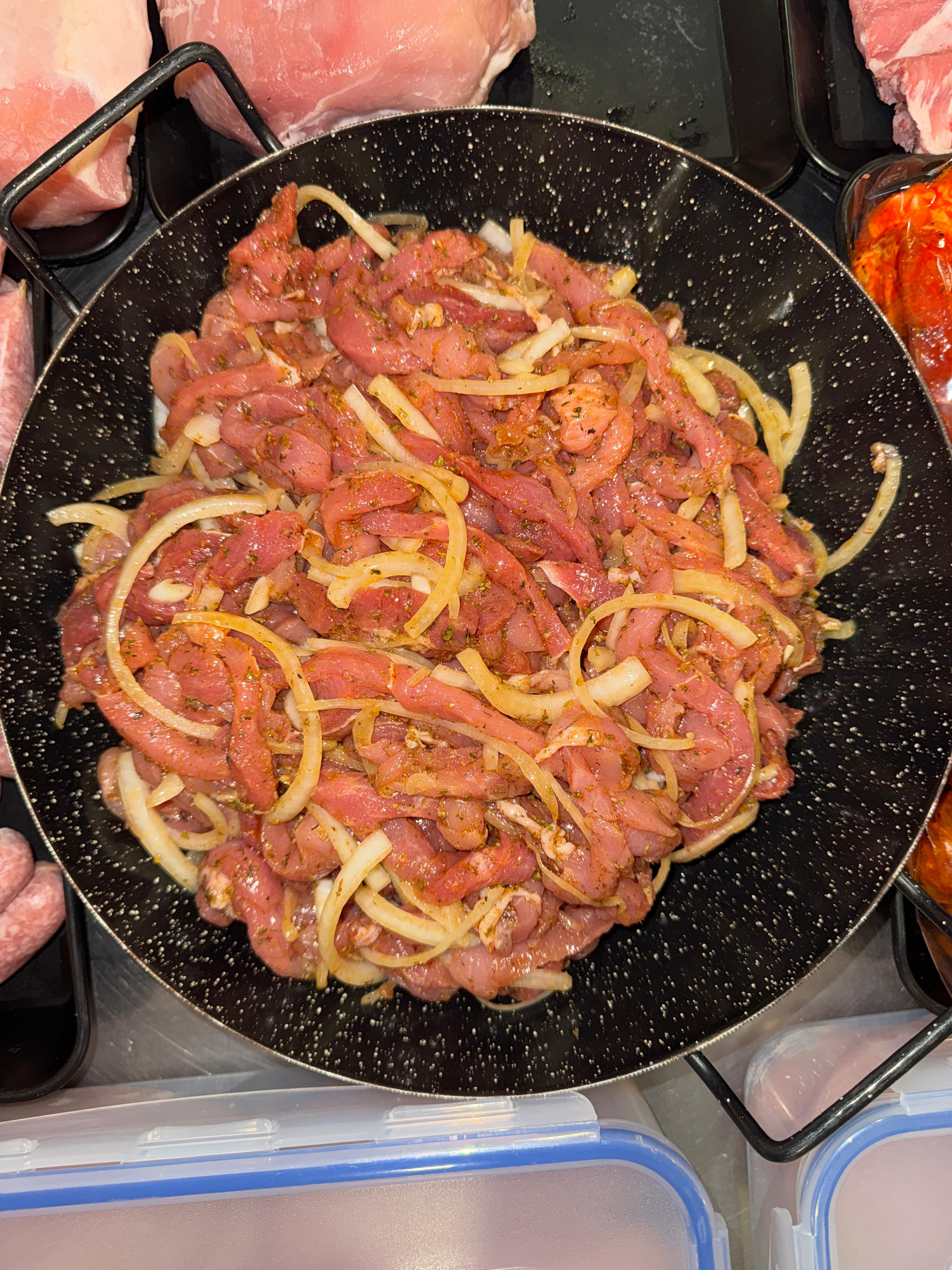 Wuerzige Gyros in der Pfanne